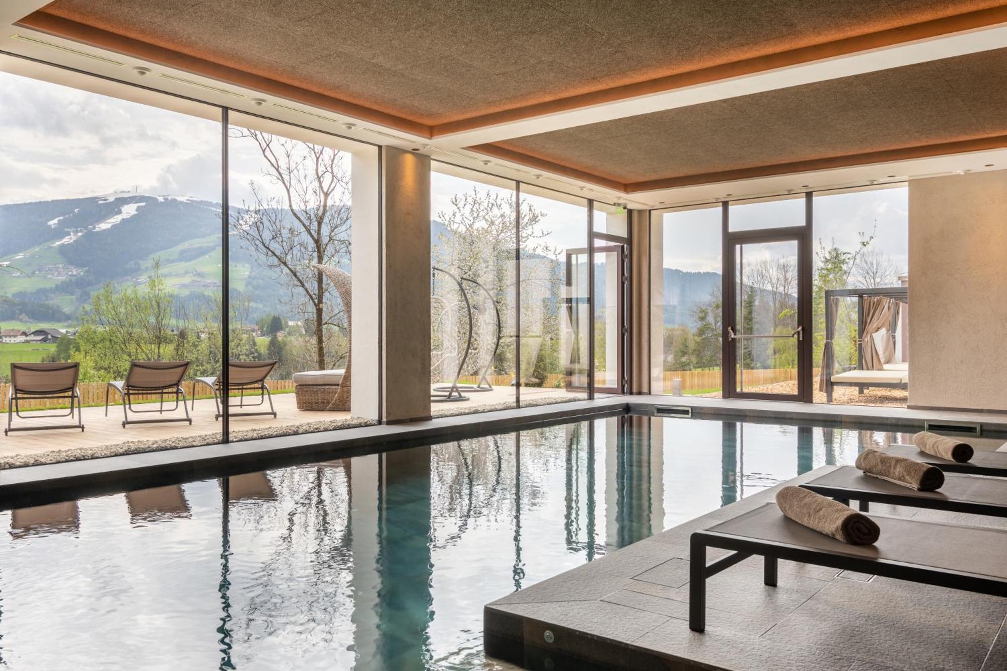 Iris Aparthotel 3*